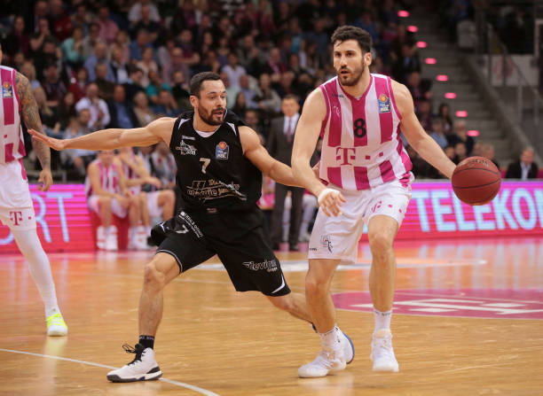 保持阵容的 保持阵容的